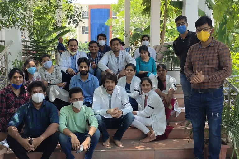 Junior doctors demonstrated outside Bundelkhand Medical College