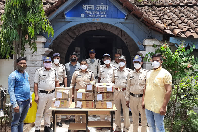 Police caught 55 liters of illegal liquor in damoh