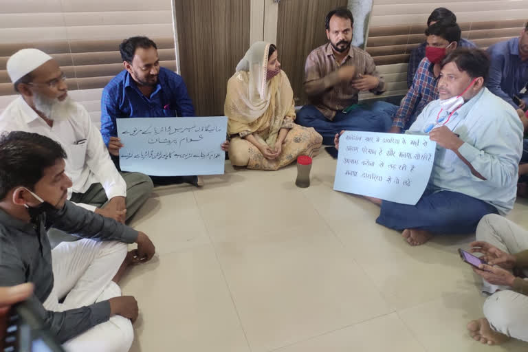 janata dal workers protest outside commissioner office in malegaon