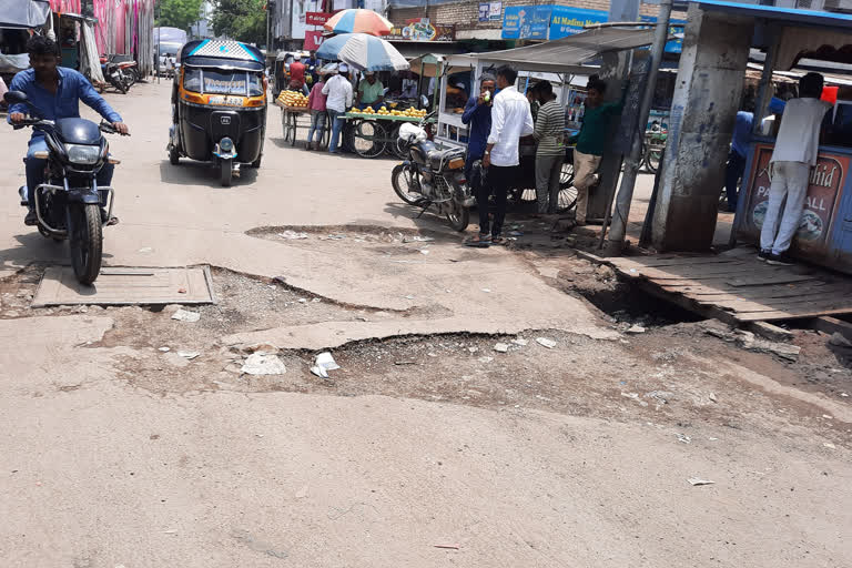 mdf visit with corporation officers for dilapidated road repair in malegaon