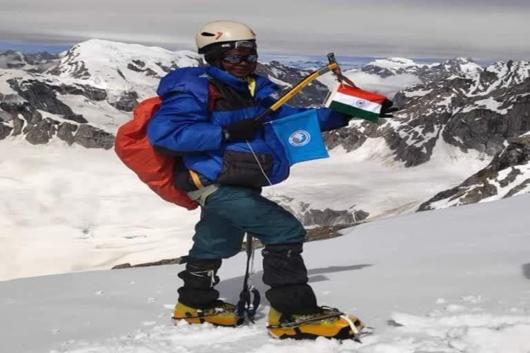 naina-dhakad-of-jagdalpur-climed-on-mount-everest