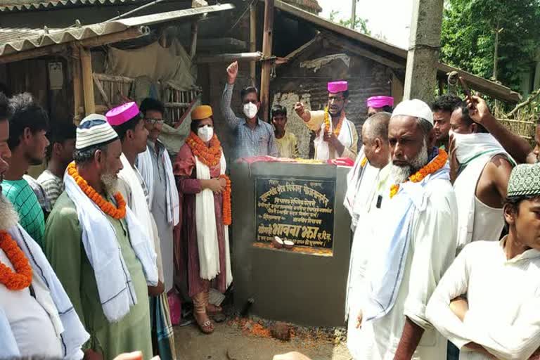 mla laid foundation stone of road 