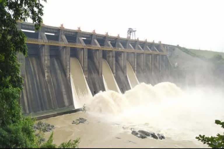 Damodar Valley Corporation Flood threat in West Bengal due to release of water from Maithon and Panchet Dam