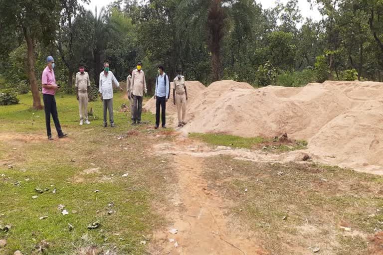 Sand mining continues even after AGT ban in deoghar