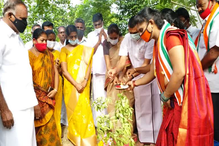 'மத்திய அரசின் சுற்றுச்சூழல் சட்டத்தை மக்கள் எதிர்க்க வேண்டும்'- எம் பி ஜோதிமணி!