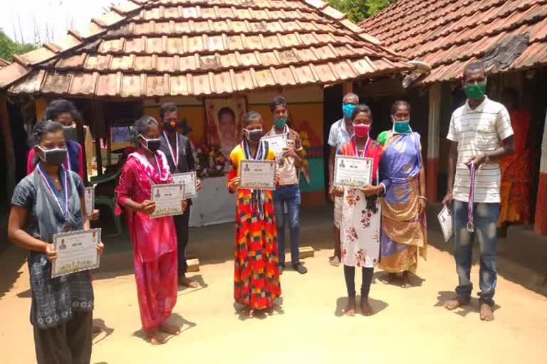 ten students honored with Shaheed Ganesh Hasanda Fellowship in jamshedpur