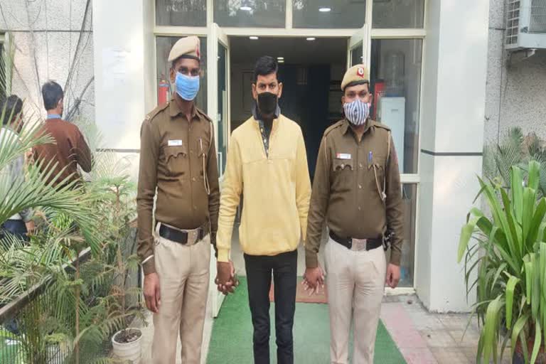 Rajouri police arrested the absconding criminal