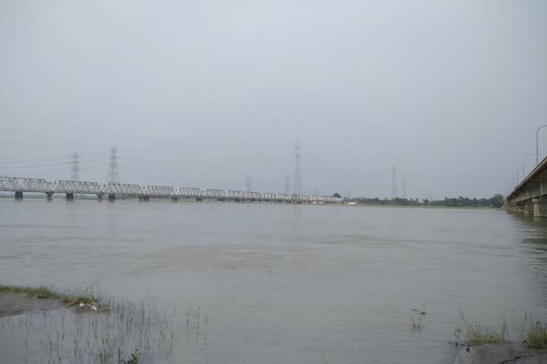 Red alart, water level rises in tessta, jalpaiguri