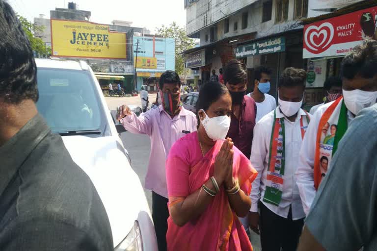 konda surekha campaign in warangal 27th division