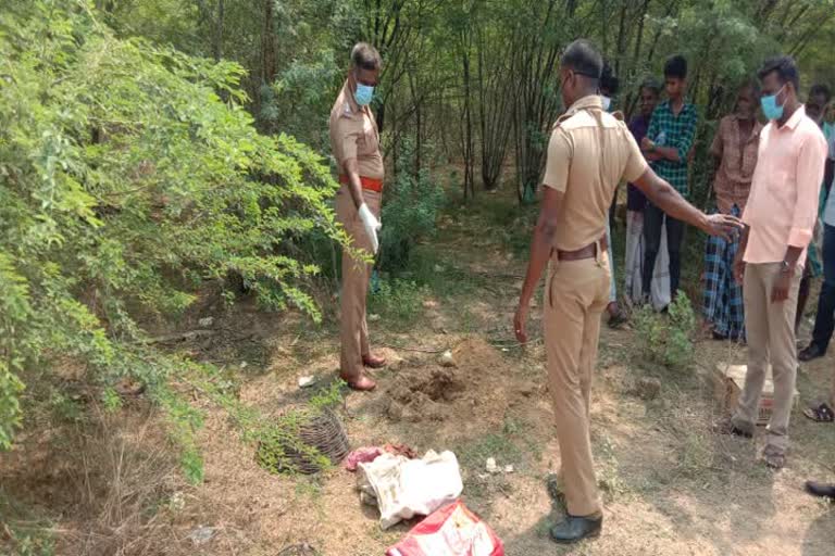 Child corpse recovery in Alankudi