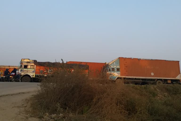 people faces many problems due to trucks loaded with sand