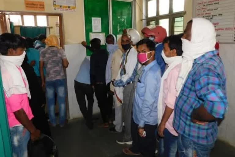 social distancing  not followed in district hospital