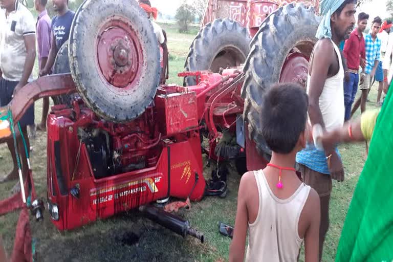 Child dies due to tractor overturning