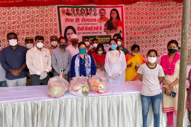 Corporation councilor distributed ration kits in South Delhi