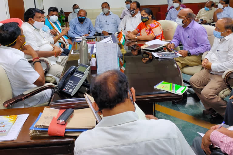 Mayor holds meeting on projects of East Delhi Municipal Corporation