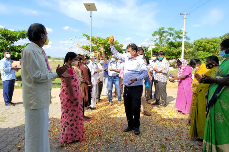 mla-renukacharya-flower-rain