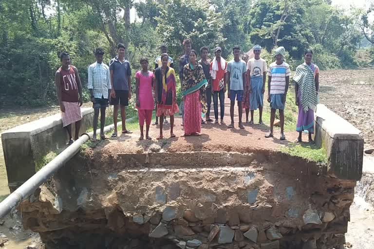 bridge-destroyed-due-to-heavy-rain-in-chaibasa