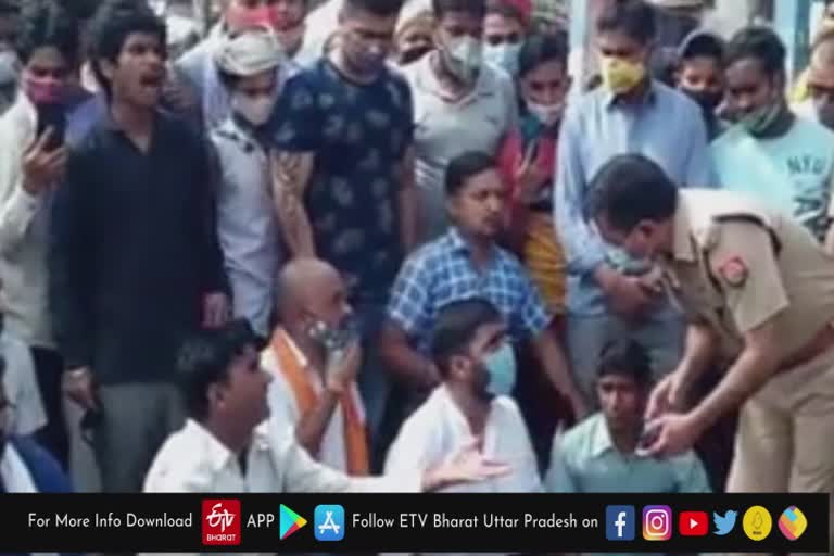 बजरंग दल और VHP कार्यकर्ताओं का हंगामा