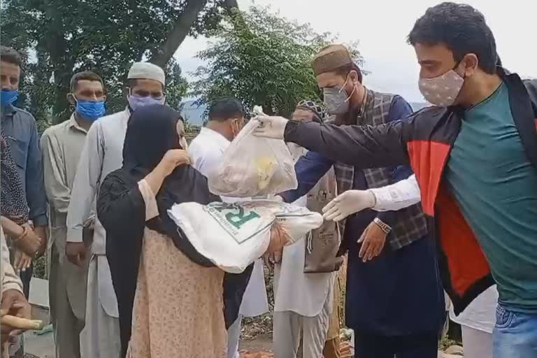 mustafa-welfare-society-distribute-free-ration-kits-for-needy-people-of-khari-karmara-of-district-poonch