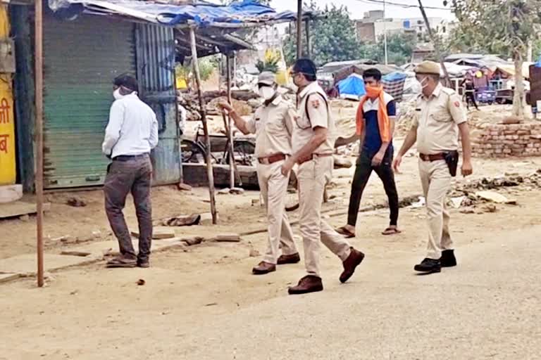 deeg town  two unknown youths fire in deeg  fire in deeg  डीग न्यूज  भरतपुर न्यूज  फायरिंग  डीग में फायरिंग  क्राइम इन भरतपुर  crime in bharatpur  crime in deeg