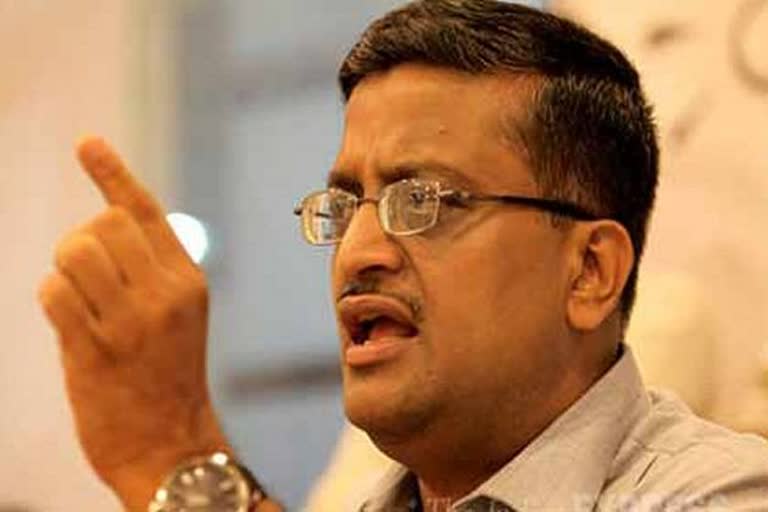 senior ias officer ashok khemka praised