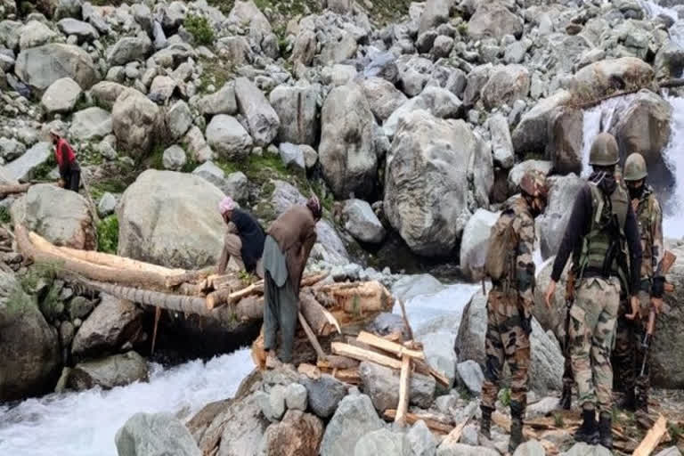 Amid heavy rain, freezing temp at 9000 ft, Indian Army constructs footbridge in J-K's Rajouri