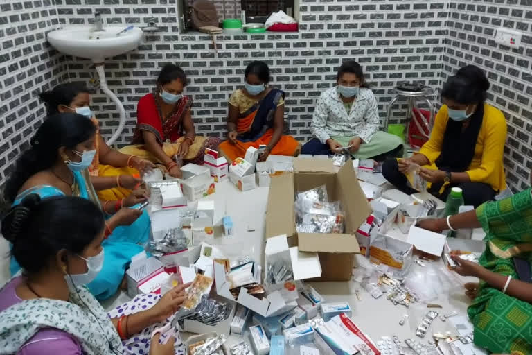 women self help group preparing corona kit