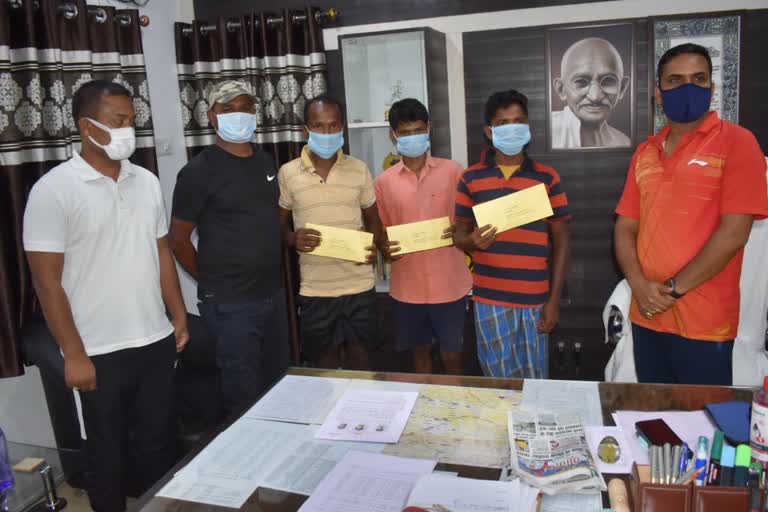 three naxalites surrendered