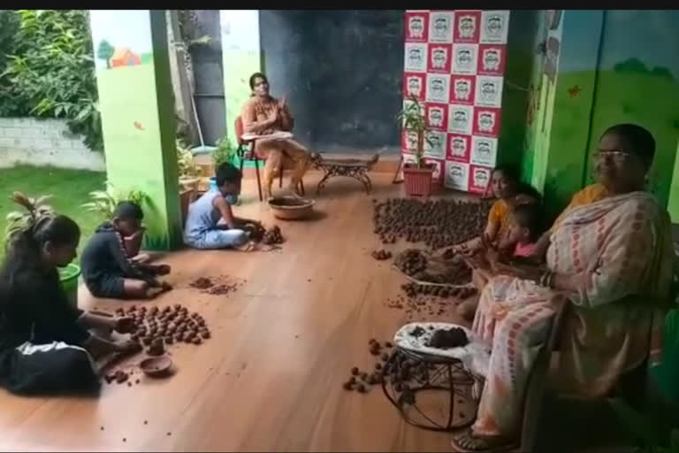 Muktangan made five thousand seed balls in sangli