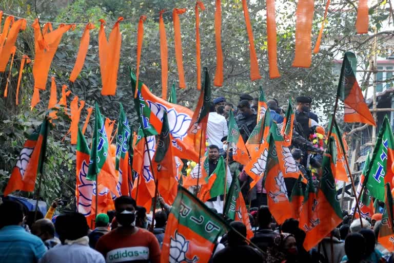 'भाजपा कार्यकर्ताओं को चाय तक न दें' लिखे TMC के पोस्टरों से बढ़ी हलचल