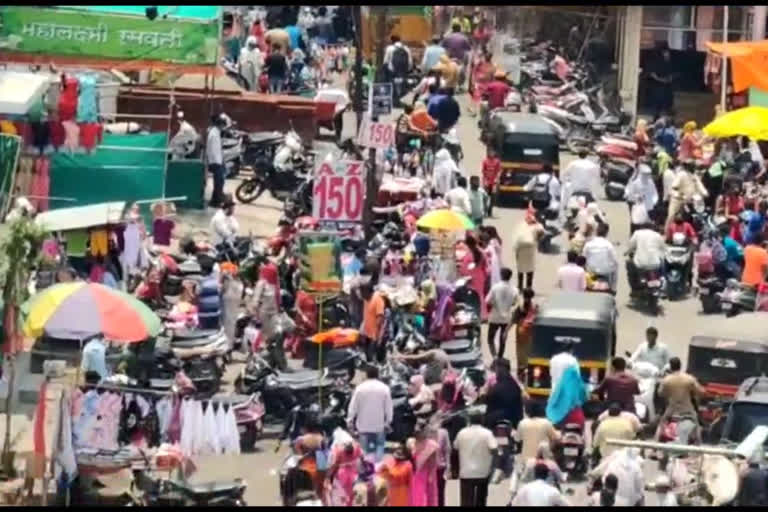 Crowds are flocking to the markets during the lockdown