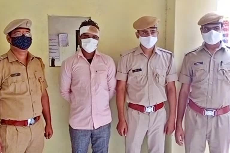 crime in bharatpur  teacher arrested  pornography with a student  तीसरी कक्षा की छात्रा  छात्रा से अश्लील हरकत  गुरुजी गिरफ्तार  भरतपुर की ताजा खबर  महिला अपराध