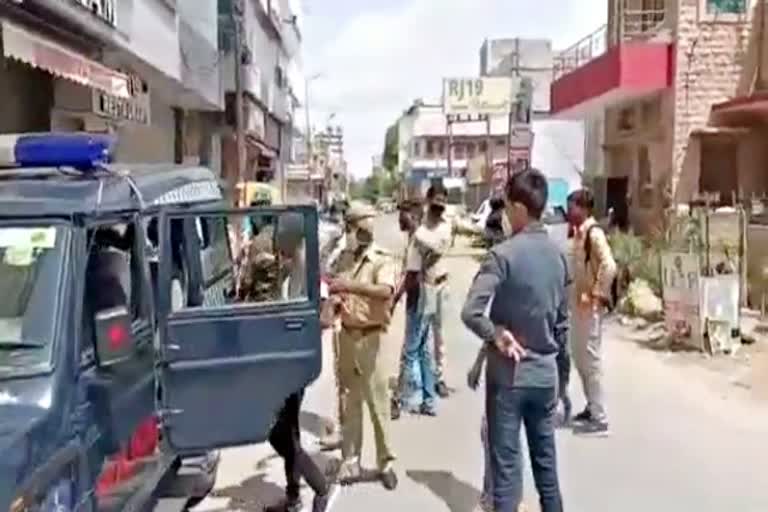 lockdown in rajasthan  jodhpur crime news  crime in jodhpur  jodhpur latest news  जोधपुर न्यूज  लॉकडाउन न्यूज  हुक्काबार  हुक्काबार पर छापा