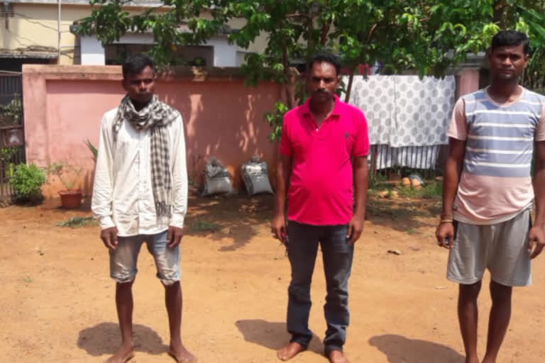 police-raid-in-illegal-moram-smuggling-and-tractors-seized-in-Baripada