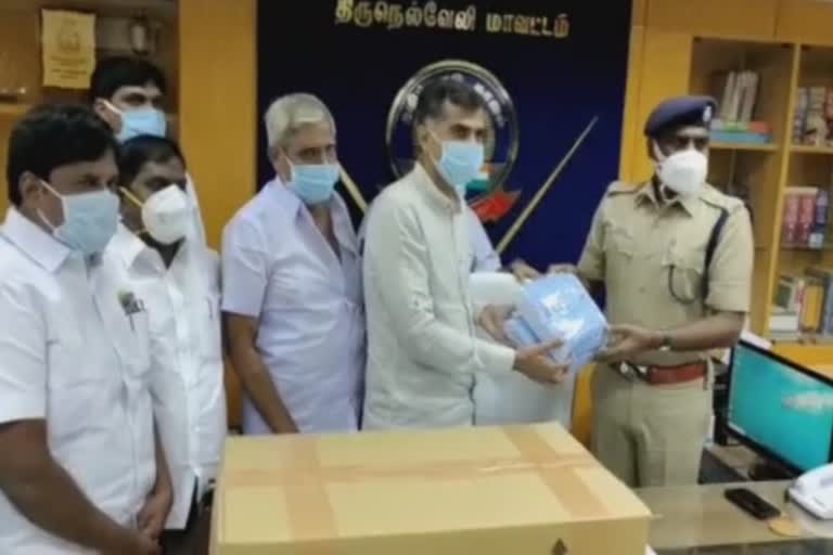 காவலர்களுக்கு 50,000 முகக் கவசங்களை வழங்கிய வைகோ மகன்