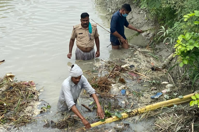 हाथरस में बम्बे में मिली शराब