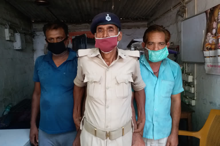 alcohal seized in vaishali