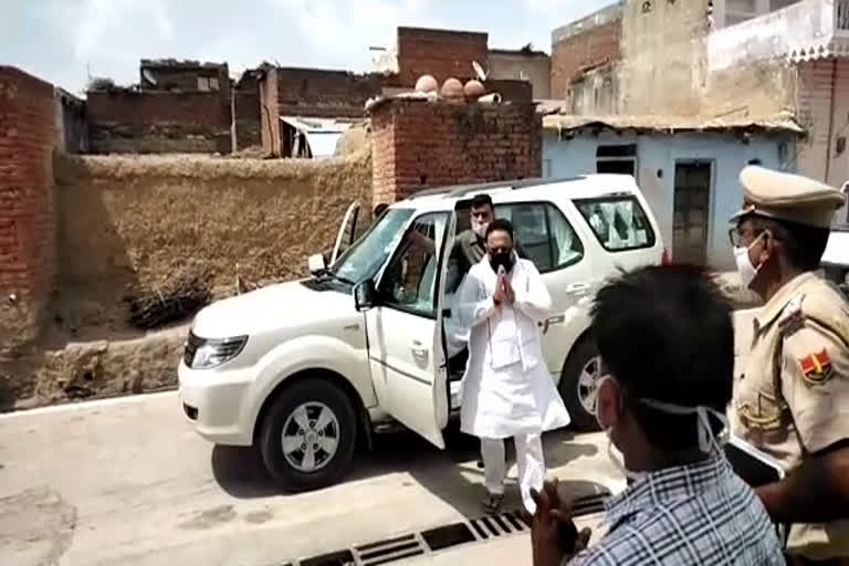 डॉ. रघु शर्मा ने खाद्य सामग्री वितरण वाहनों को किया रवाना, Dr. Raghu Sharma flagged off food delivery vehicles