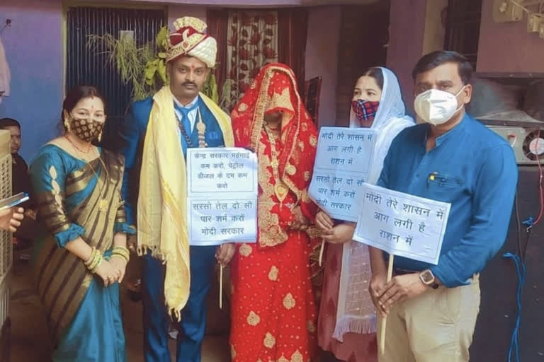 Newly married couple demonstrated against inflation in ambikapur