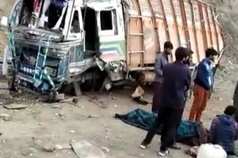 JK_GBL_Driver_dead_Conductor_Seriously_injured_in_Fotla_Leh_Road_Accident_avb_JKC10033