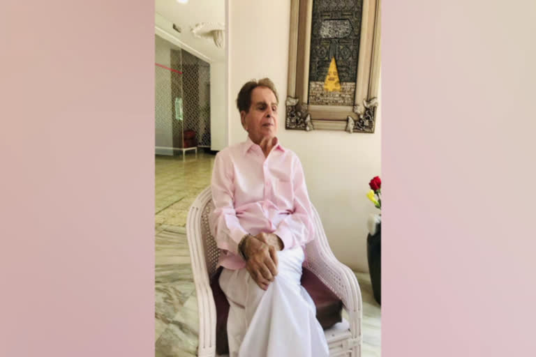 Dilip Kumar in Hinduja Hospital