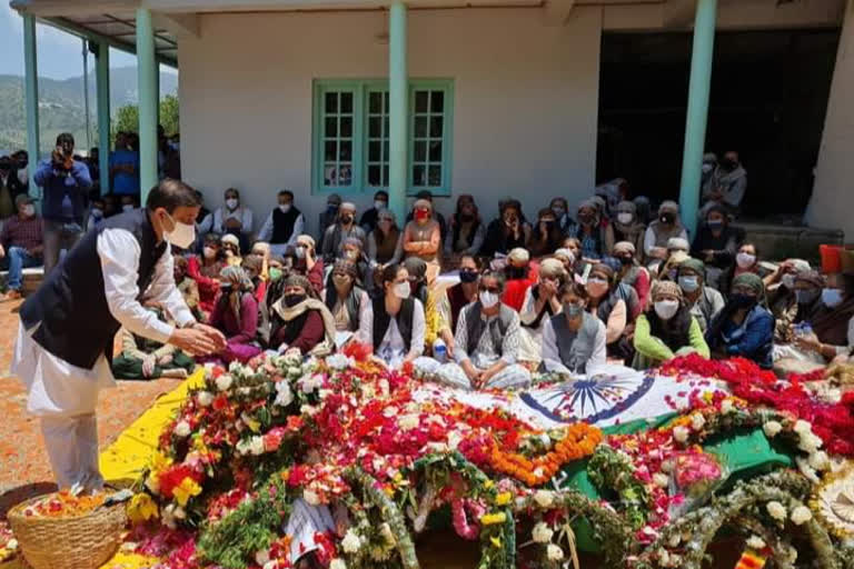 Last rites of Narendra Bragta, नरेंद्र बरागटा का अतिंम संस्कार