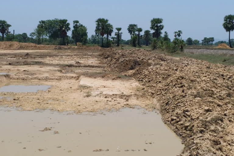 under-construction-work allegation by farmers in boudh