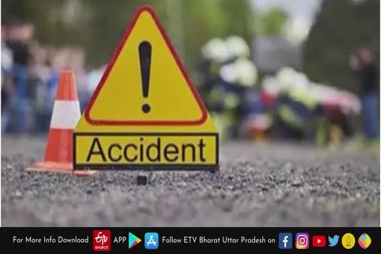 road accident in maujmpur village  maujmpur village  maujmpur village  road accident in kannauj  two killed one injured in road accident  कन्नौज सड़क दुर्घटना  कन्नौज में सड़क दुर्घटना  मौजमपुर गांव के पास सड़क हादसा  बाइक अनियंत्रित होकर खाई में गिरी  मामा भांजे की मौत  मौजमपुर गांव