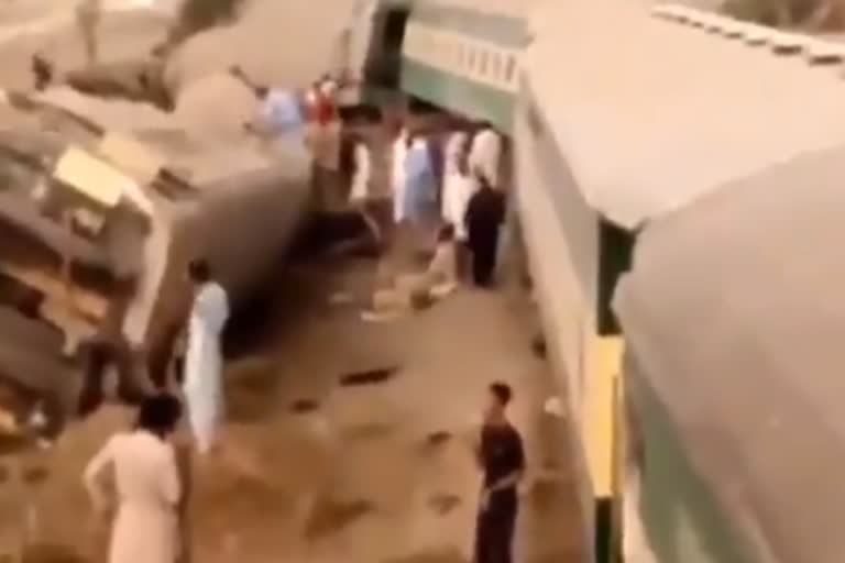 2 trains collide in Pakistan; 20 killed