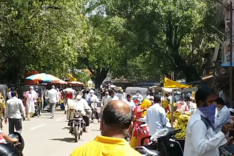 Large crowds in many places in kolhapur