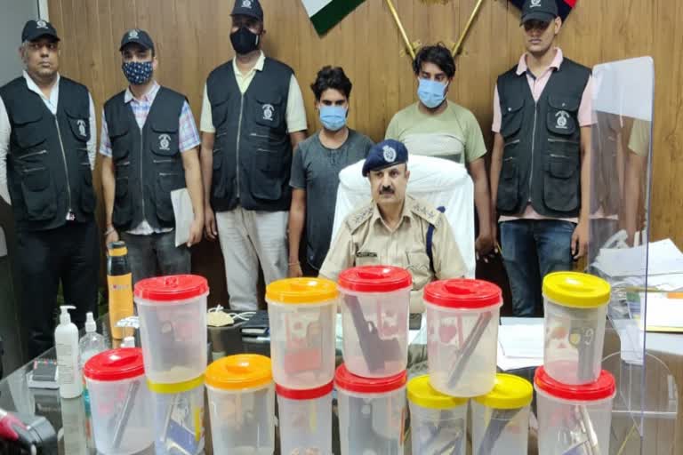 Gurugram police arrested smugglers