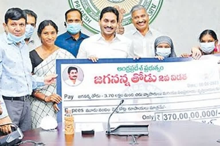 6 నెలలకోసారి జగనన్న తోడు : సీఎం జగన్