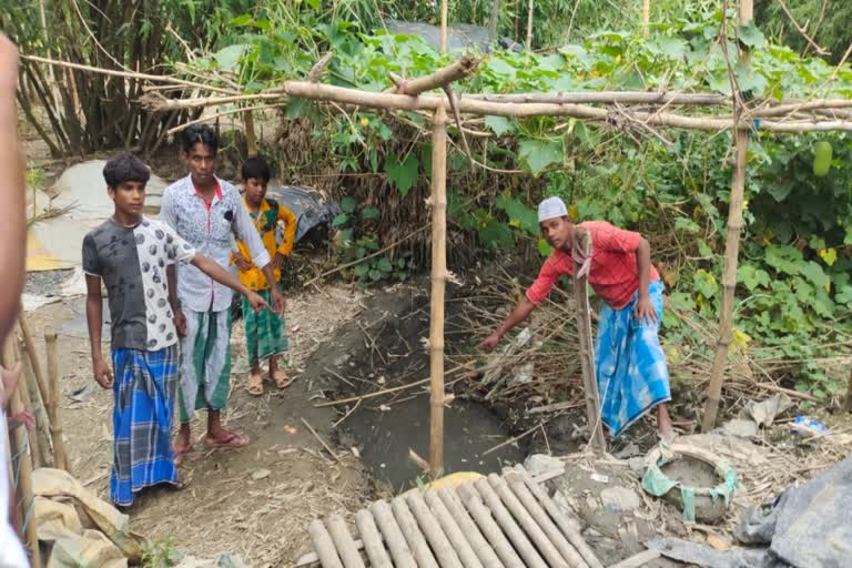 বাড়িতে থাকা জমা জলের গর্তে পড়ে মৃত দেড় বছরের শিশু