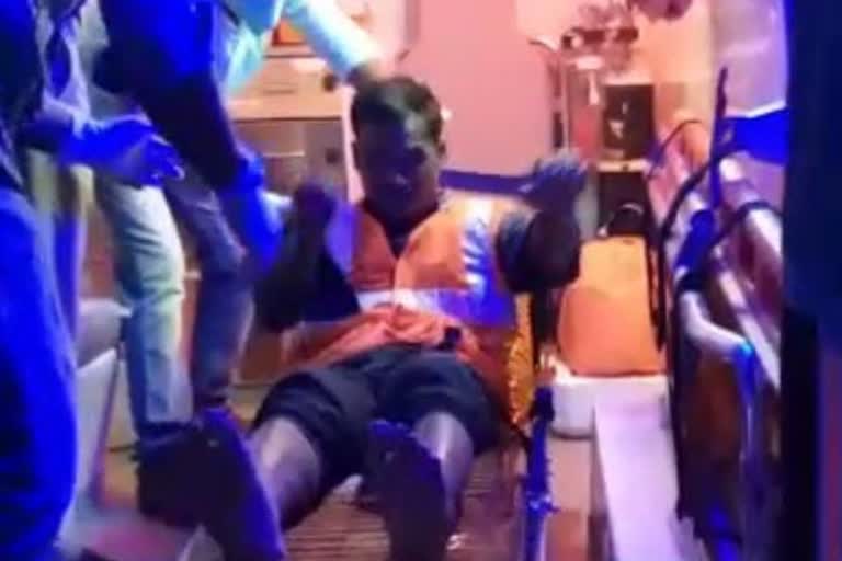 migrant worker injured  അന്യസംസ്ഥാന തൊഴിലാളിക്ക് പരിക്ക്  കോവളം  തിരുവല്ലം  kovalam  thiruvallam  thiruvananthapuram  trivandrum  trivandrum news  തിരുവനന്തപുരം  തിരുവനന്തപുരം വാർത്ത  പരിക്ക്  injury